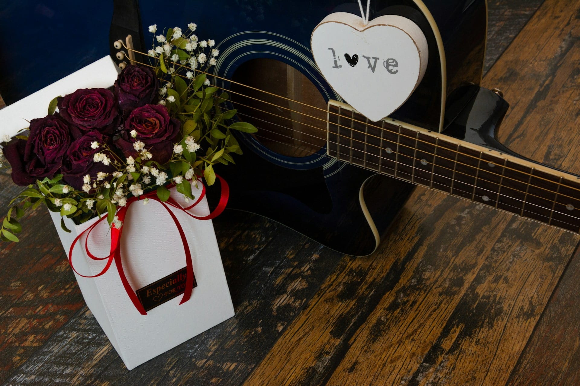 Valentine's Country Music Songs. Photo by Christine Sandu on Unsplash