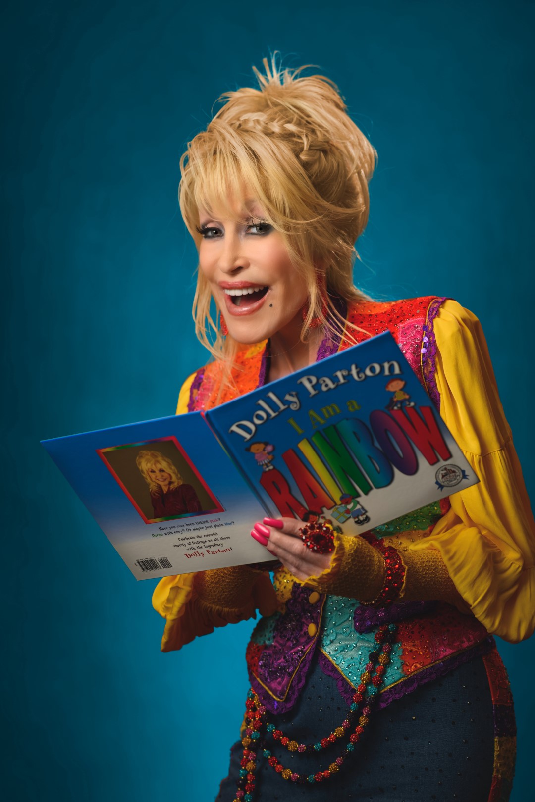 2022 image dolly multicolor outfit holding i am a rainbow