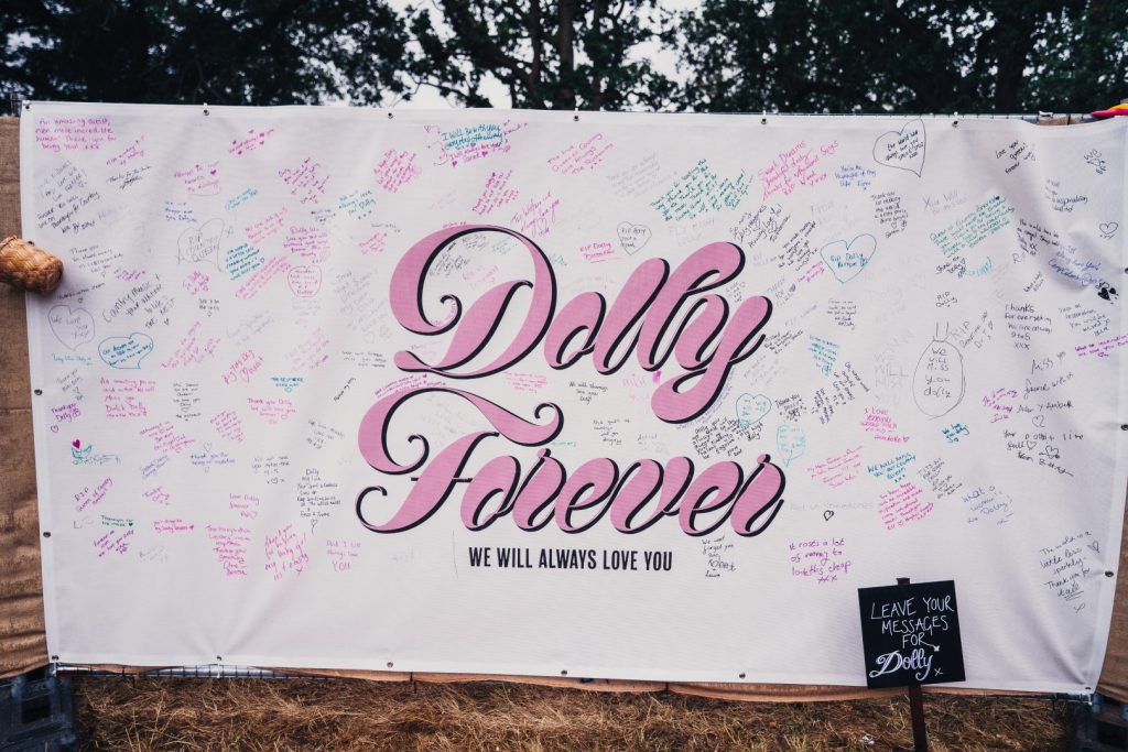 Dolly Tribute Wall